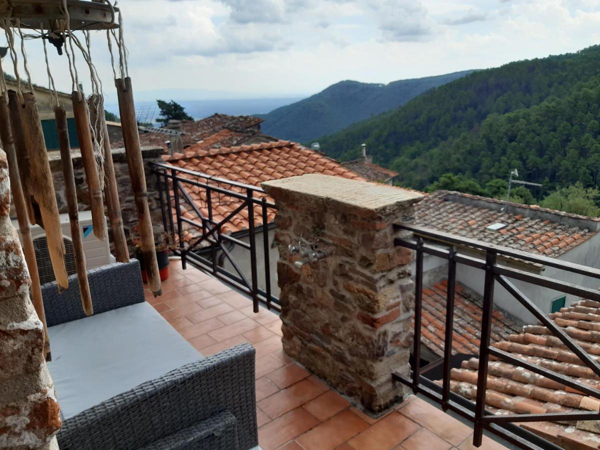 Attic With Balcony At Locanda Del Capo Capannori Exterior photo
