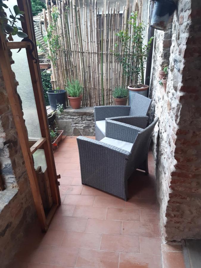 Attic With Balcony At Locanda Del Capo Capannori Exterior photo