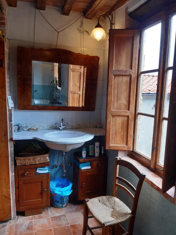 Attic With Balcony At Locanda Del Capo Capannori Exterior photo